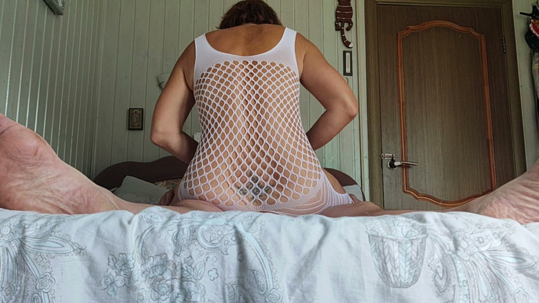 Mif: Jak se ti líbí její bílý oblek?
