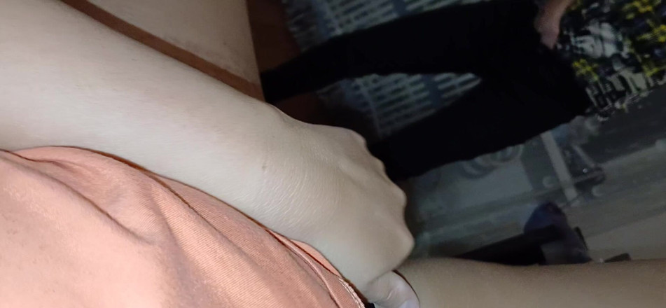 Lesbian-candys: Vi onanerar i hemlighet på natten så att våra föräldrar...