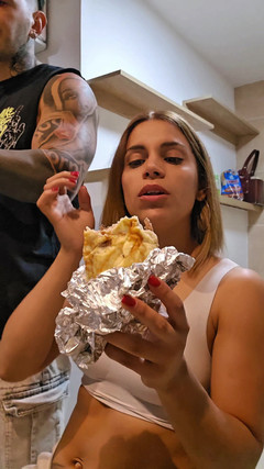 Young big apple: Amateur Couple Eating While Live Streaming