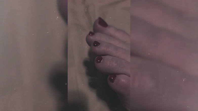 VeryHotMILF: Cute Red Toes