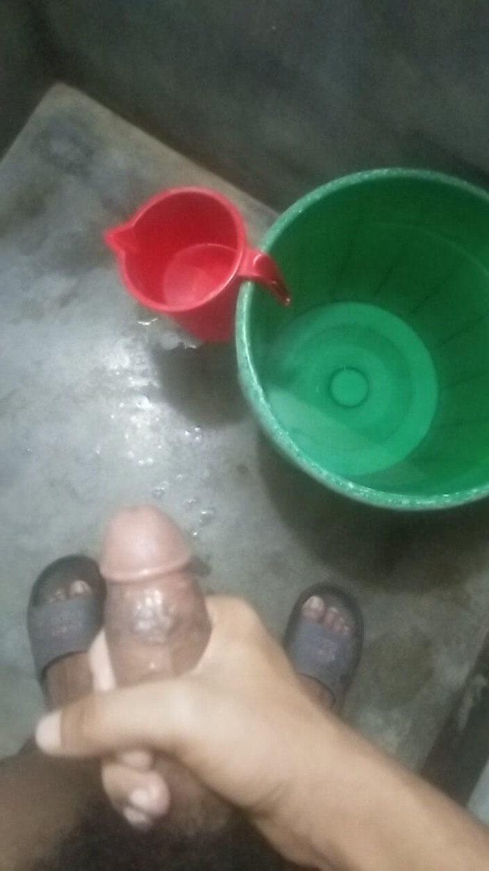 Viral_tiktokar: Geceleri yapamadım bu yüzden banyoya gittim