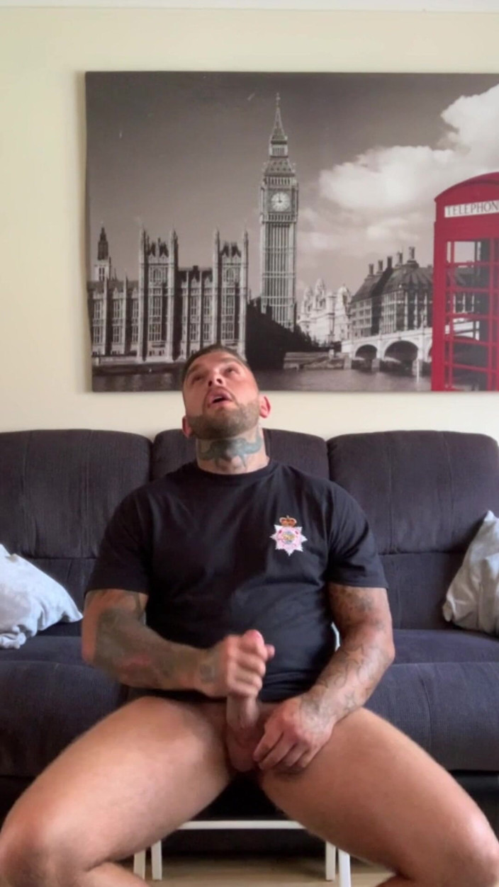 Andyleexxx: Fireman Andy Cums