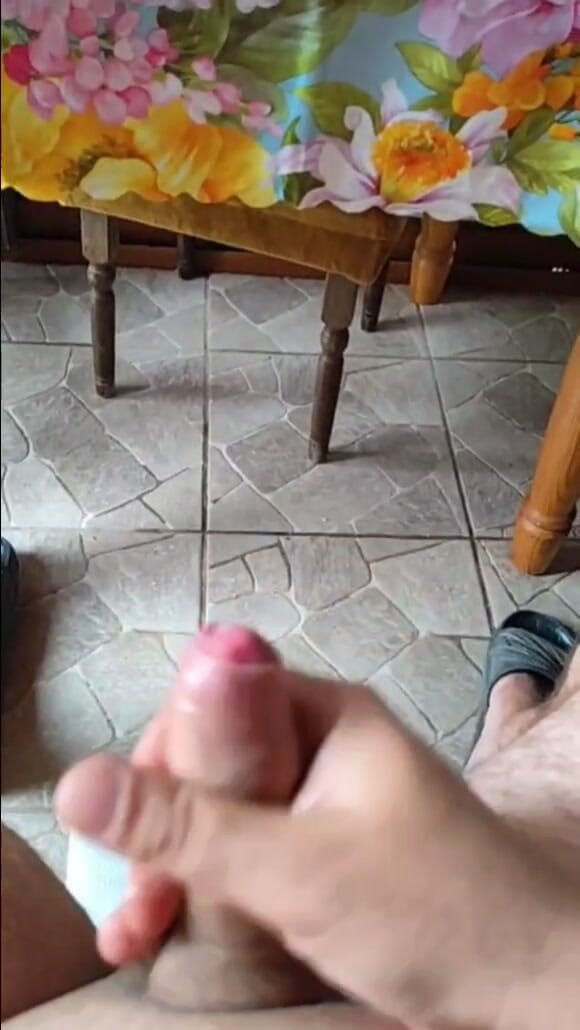 Jekitojj: Hombre masturbándose solo en casa