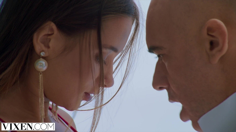 Vixen: Vixen 丰满美女liya silver等不及她的男朋友了