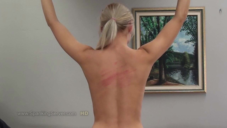 Spanking Server: Blond Claudie nagie plecy bicz