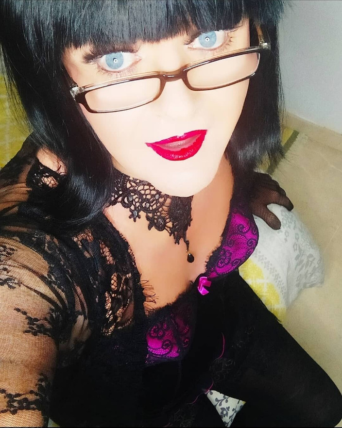 Emma Browne: Freches T-mädchen titten und sperma!