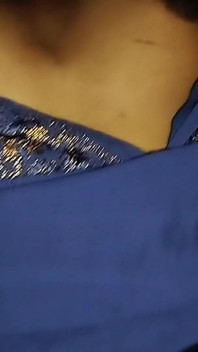 Une villageoise indienne sexy obtient satisfaction en se faisant baiser par son copain