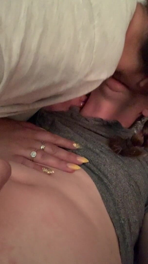 Filthy British Couple: Pompino troia inglese indiana, baci, leccata di culo e chiacchiere...