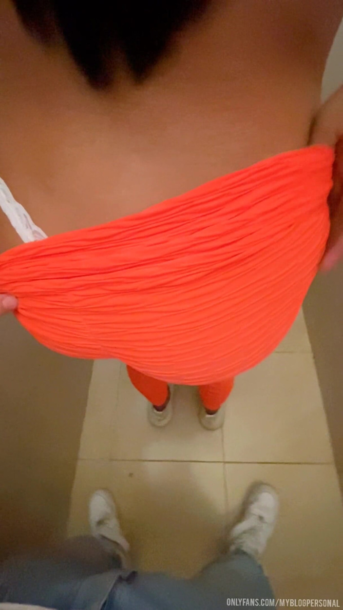 MyBlogPersonal: Sexe rapide avec ma meilleure amie dans les toilettes communes...