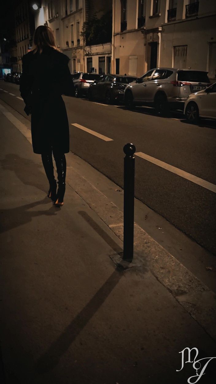 DeesseJulia: Shouts and Whispers Club (di Paris) - nyonya Julia