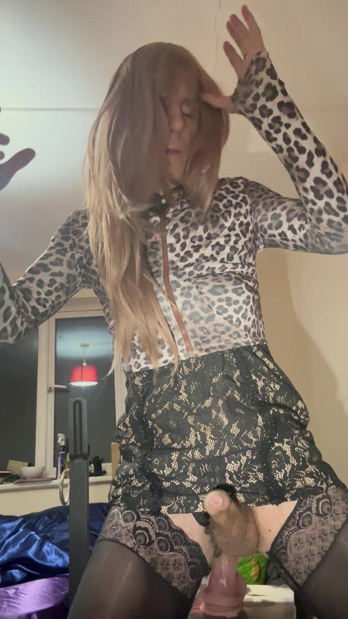 Jessica silk: 딜도를 타는 Jess Silk