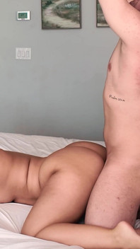La mora con un gran culo sa come prenderlo Bts - Cassie Lenoir