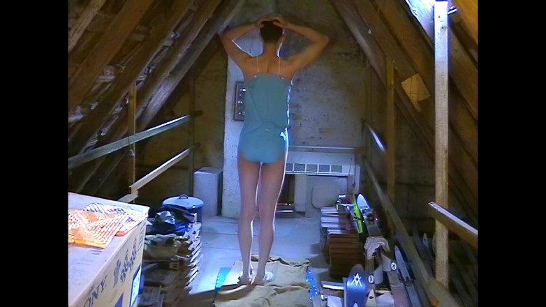 Mark Hannes: Blauer Body Piss Und Slip Presentation