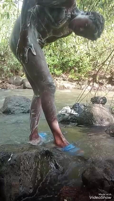 Sexyjayla254: 1부 밖에서 사정하는 비누 자위 거유 흑인 자지