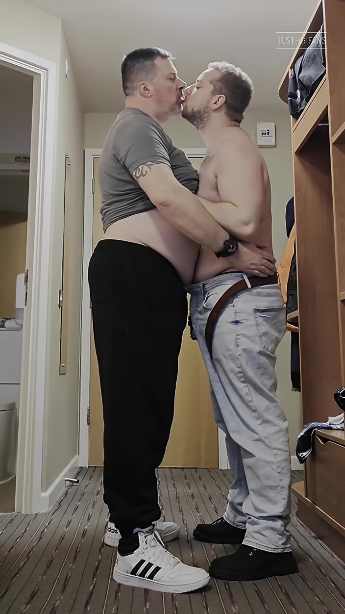 uktattooedchub74: Spogliandosi a vicenda episodio due
