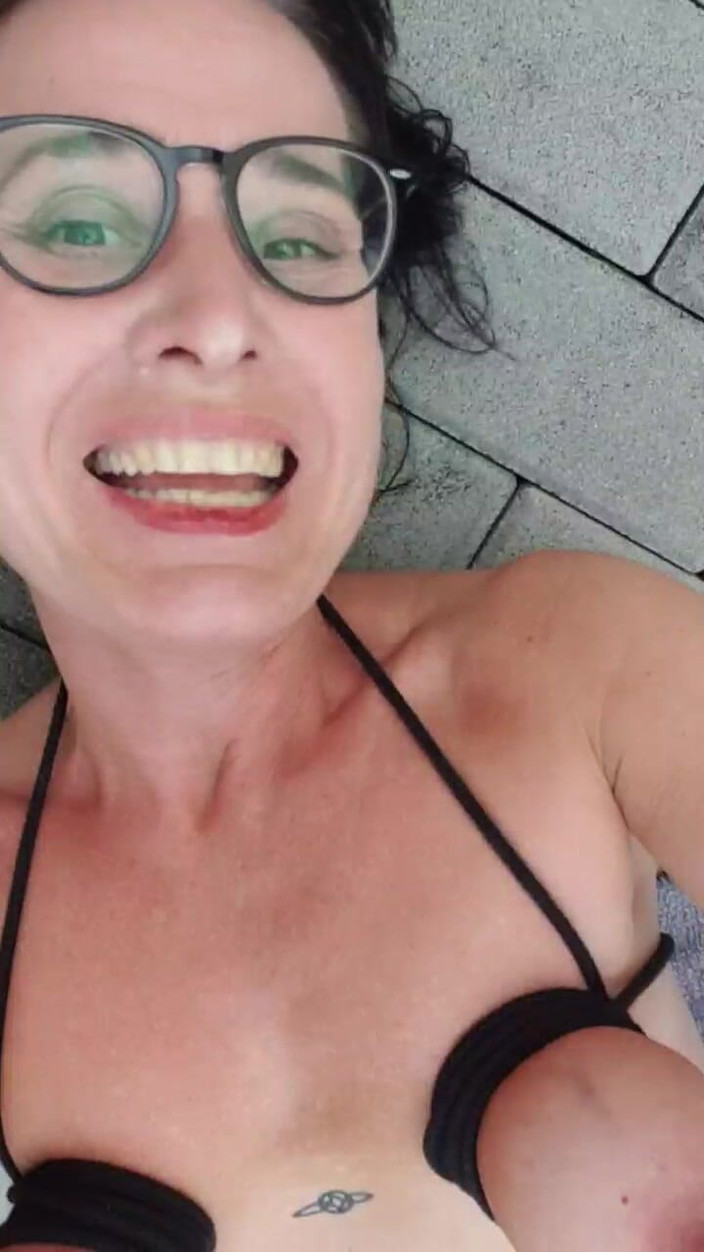 JulieEroticDress: Chorro innhigh tacones sentado