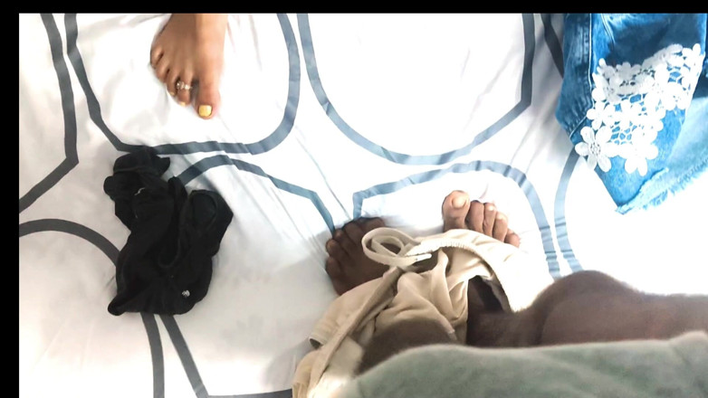 Desi Sexy Janvi: 집에서 혼자 있는 배다른 여동생과 보지 따먹기 위해 나를 유혹한 그녀