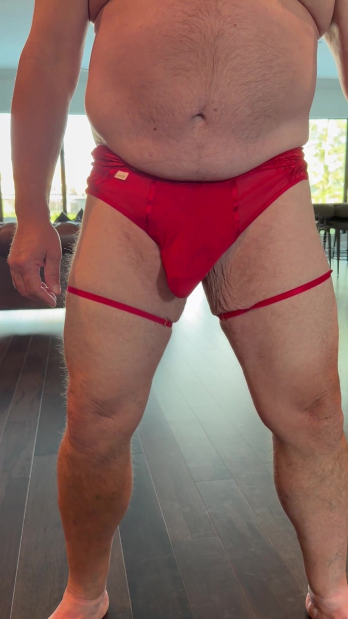 GottaLuvBB: Quần lót và garter bà già màu đỏ
