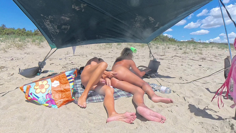 Gigi and David: 섹스 쇼 스트립챗, 나체주의자 해변, 쉬멜과 남자, Gigi와 Dave 2025-05-07, P1