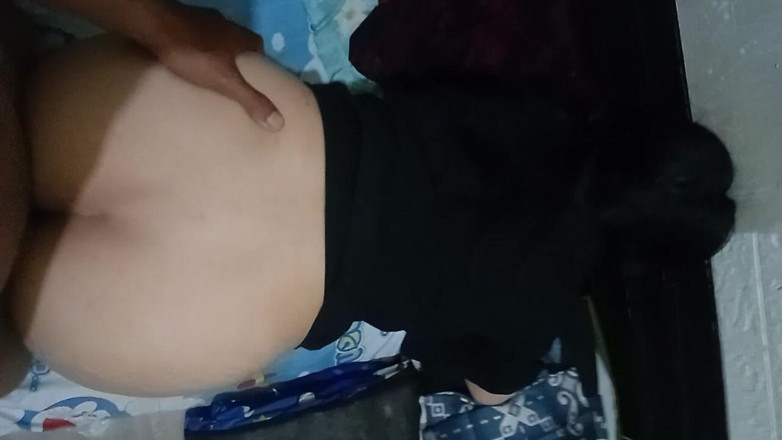 Famly sex: 狗式安吉拉西亚白人阴户狭窄处女
