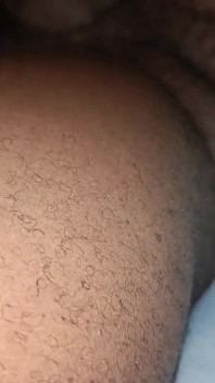 Primo piano cavalcando il mio fratellastro grande cazzo nero fino alla sborrata dentro