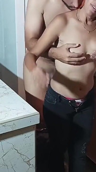 Üvey oğlum büyük yarağıyla beni teselli ediyor. Kocam evde değilken.