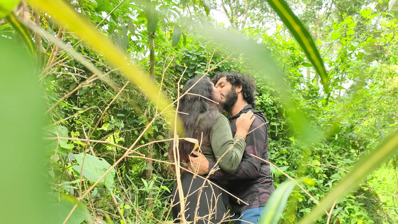 Vaigavarun45: Coppia malese caldo sesso all'aperto nella foresta, sesso all'aperto foresta...