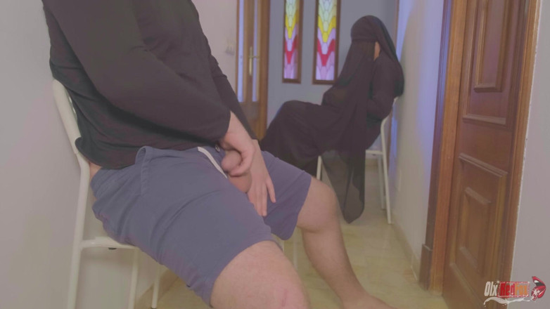 OlxRedFox: Hijab me atrapó masturbándome en la sala de espera del...