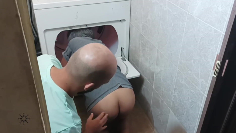 Swingersamateur40: I Help You and End up Pushing It in Too...