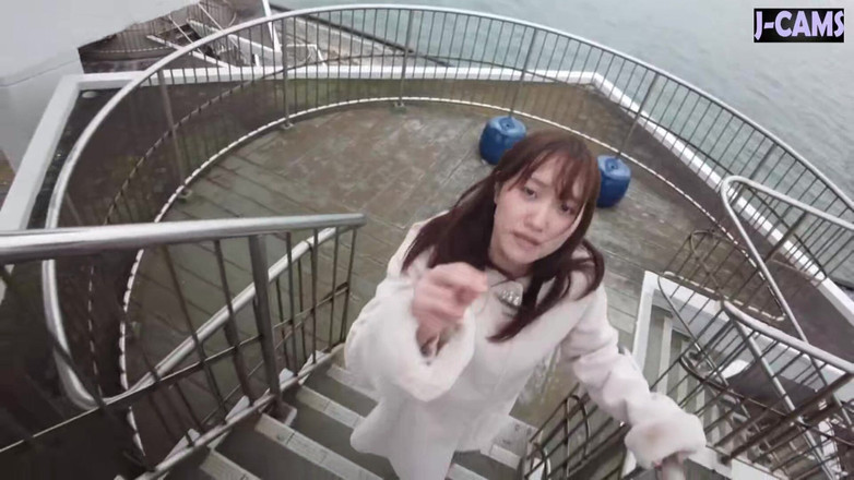 J-Cams: 深情的丰满导游挑逗甜蜜的暴露和愿意的微笑 第2部分