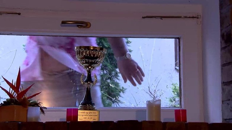 MMV films - The Original: sunahre baalon vaali pari guda chudaee ke lie ekadam sahi