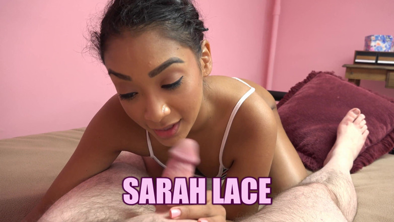 ChickPass Amateurs: Drobná latina coed Sarah Lace jde dolů na starého chlápek
