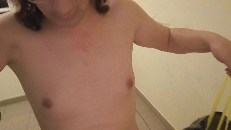 JanineLang: Jag tar ut soporna naken (grannen tog mig)