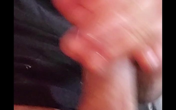 Carl Cagedwarrior: Musculos englez Carl arată cum să ejaculezi