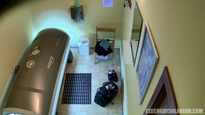 Czech Gay Solarium: 捷克同性恋日光浴室 22 被撕裂的壮男脱下摄像头