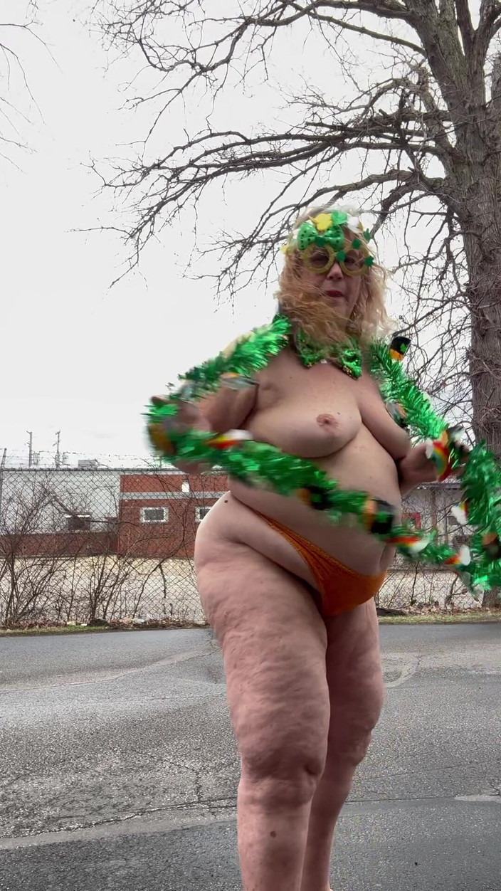 Big Ass 4 U: Ať se podíváte na irskou pomoc, abyste viděli můj irský...