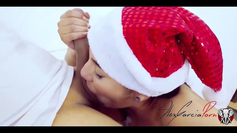 Alex Garcia Porn: Agah Ceci me donne son cul en cadeau de Noël,...