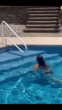 I love swimming, do you? 