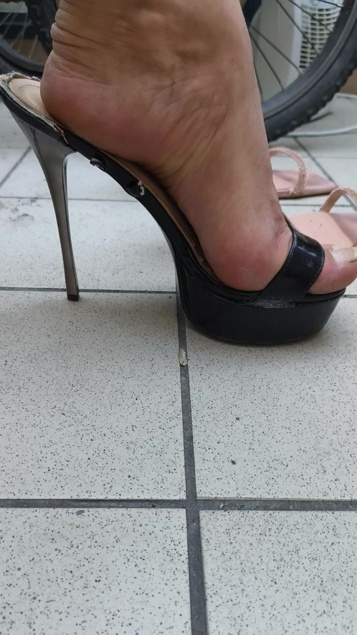 Mutsakin: Další sexy úhel mého šukání podpatků