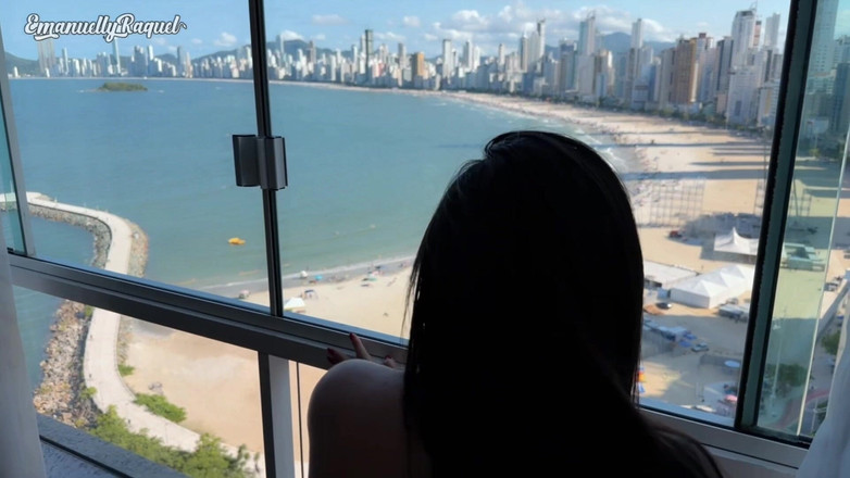 Emanuelly Raquel: Публика и кончание на балконе перед пляжем — все видели!!