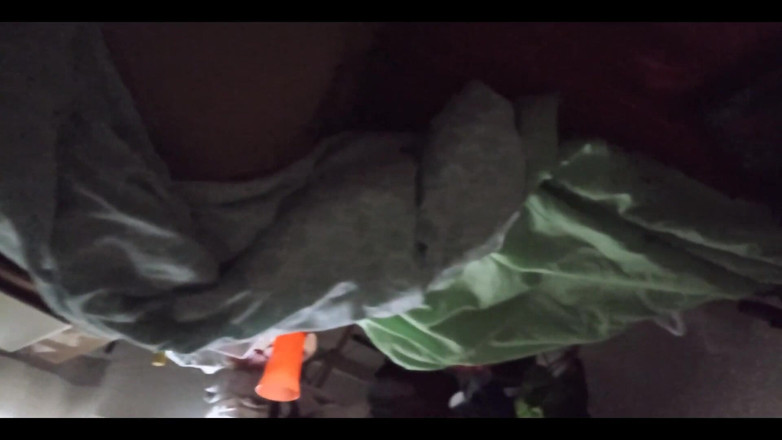 Karmicoxv: Morbide oude man komt de kamer van zijn vrouw binnen...