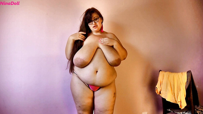 Nina Doll: Škádlení na sobě různé košile JOI