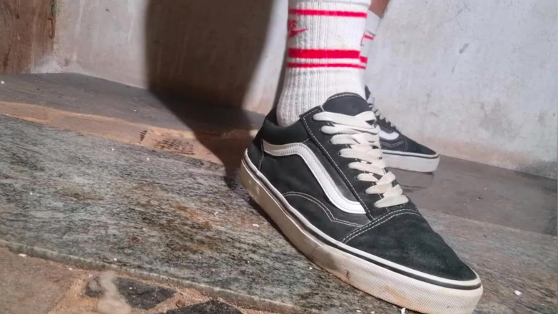 jerkofflover: Video saya yang diedit bermain dengan but Vans