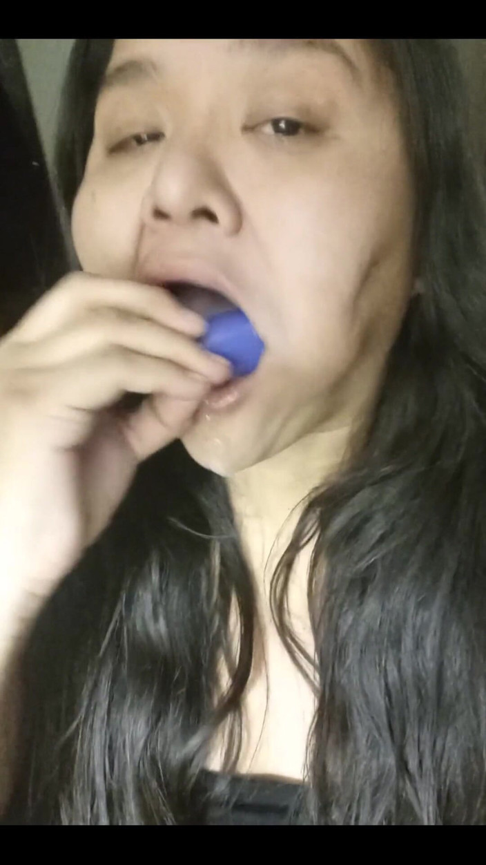 DeesDeepThroat: Grrl Interrupted