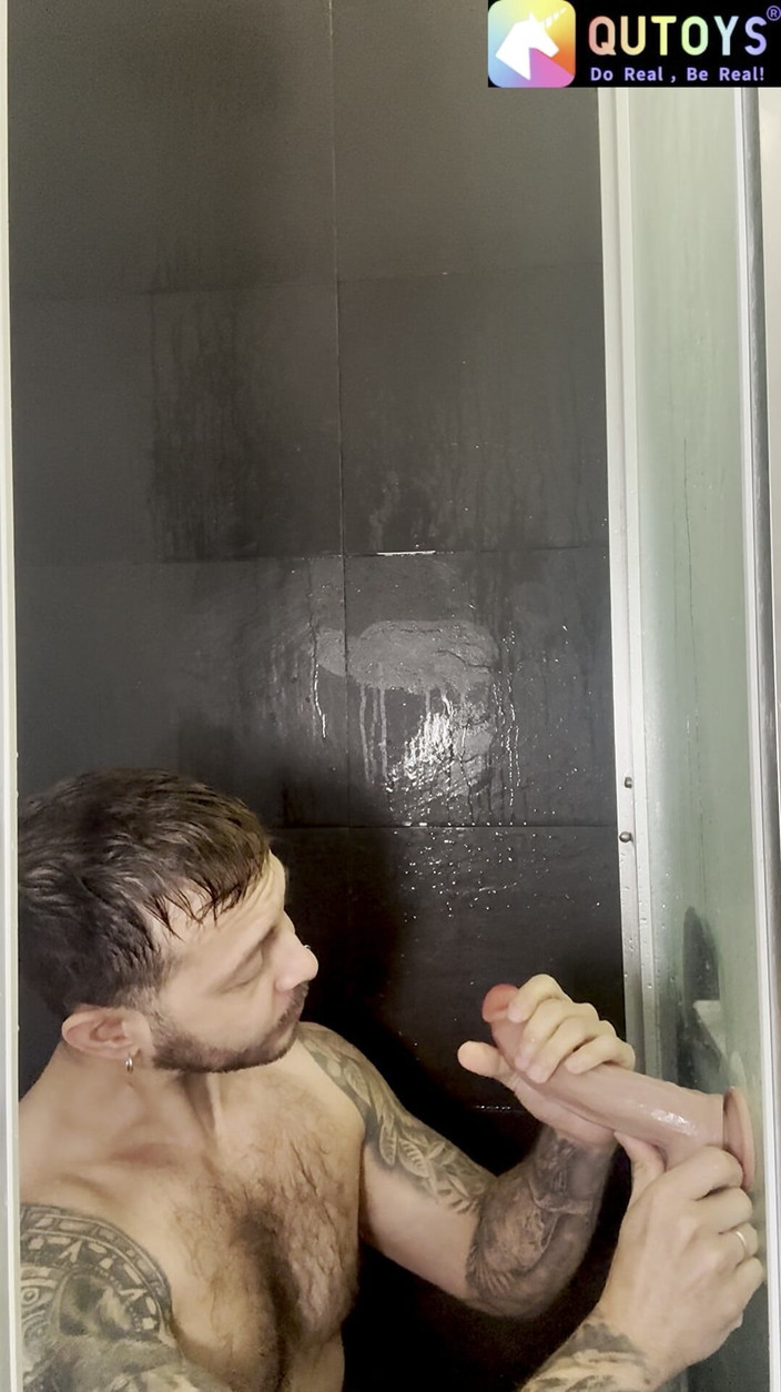 John Brachalli: 훅 선장과 노는 중