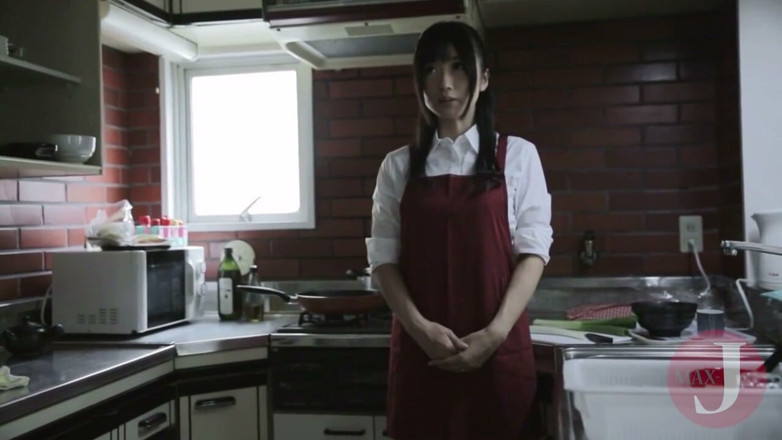 Asian happy ending: Japonská teenagerka královnuje starou houpačku, než si pohádá se svou...