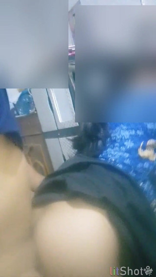 Astriana88: Rakaman amatur ibu tiri penjawat awam yang cantik dengan pemandu...