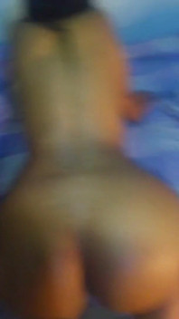 C’est ce qui arrive aux putes à gros cul, elles se retrouvent avec le cul plein de sperme et de creampie anal