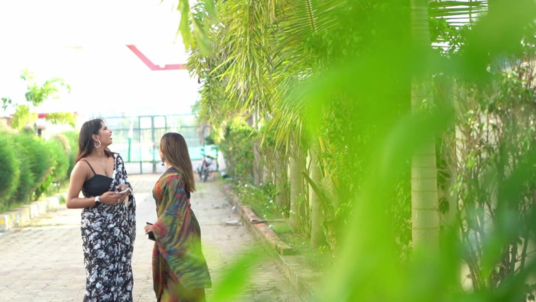 JAYESH GUPTA: Những lời thì thầm trong Tina Nandy và Tejashwini Prabhakar