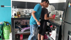 ANDREINA: Meu meio-irmão fode minha buceta na cozinha